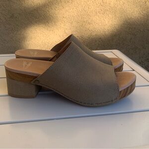 Dansko taupe leather clogs slip on summer size 38